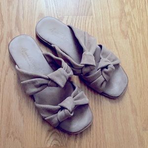 Vero cuoio soft taupe double bow flat sandals